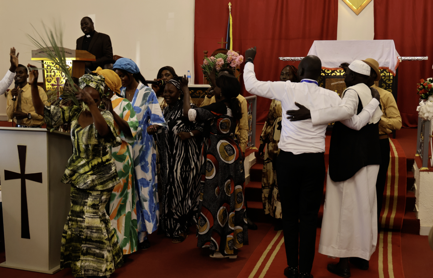 Sudaneser feiern fertiggestelltes NT